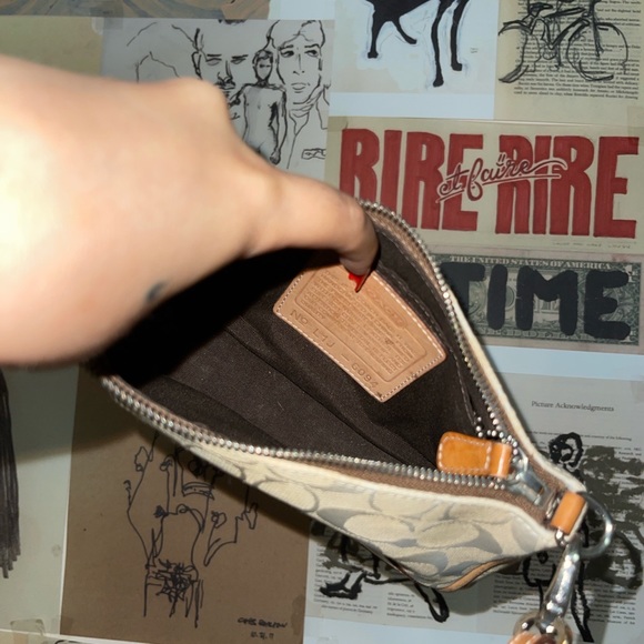 🤍COACH🤍 - Picture 3 of 4